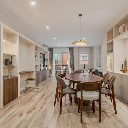 Comfortable And Spacious Flat In דירה