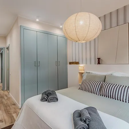 Comfortable And Spacious Flat In アパート *