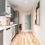 Comfortable And Spacious Flat In