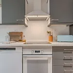 Comfortable And Spacious Flat In *