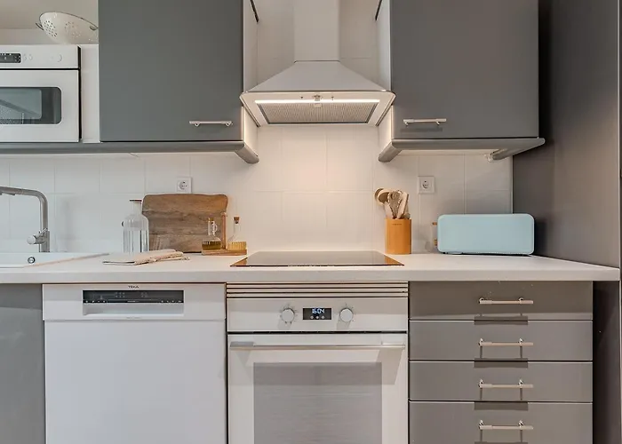 Comfortable And Spacious Flat In *